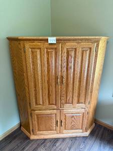 lot 227 image: Corner Oak Entertainment Center with TV Compartment