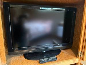 lot 228 image: Insignia NS-L32Q-10A 32-Inch LCD TV with Remote