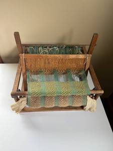 lot 235 image: Vintage Handmade Wooden Table Loom with Green Yarn