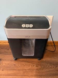 lot 256 image: Ativa A10MC18 Paper Shredder with 10-Sheet Capacity