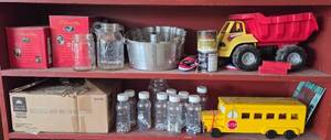 lot 265 image: Assorted Vintage Items with Tonka Toy Truck and Wooden School Bus