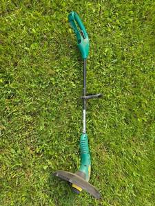 lot 274 image: Weed Eater Twist N Edge RFE115 Trimmer