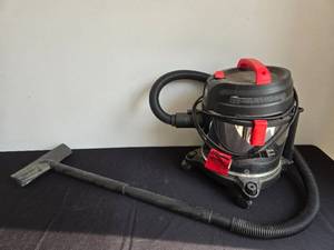 lot 275 image: Porter Cable Stainless Steel WetDry Vacuum 4 Gallon 15.1 Liters