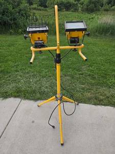lot 280 image: Dual Head Portable Work Light with Stand
