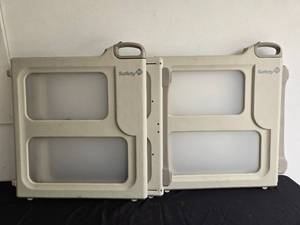lot 282 image: Safety 1st Baby Gate Set