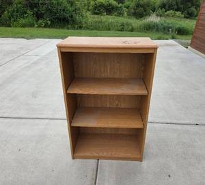 lot 316 image: Wooden Bookshelf with Adjustable Shelves