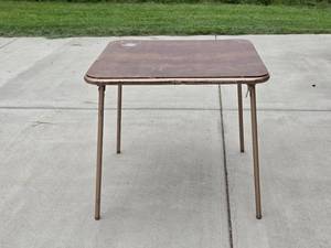 lot 320 image: Vintage Folding Card Table with Mahogany Finish