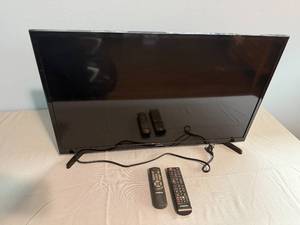 lot 346 image: Samsung 32 LED TV Model UN32M4500BF with Dual Remotes
