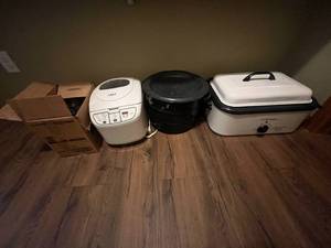 lot 355 image: Assorted Kitchen Appliances and Supplies Bundle