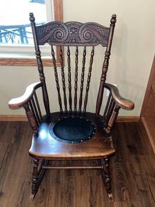 lot 370 image: Vintage Wooden Rocking Chair with Carved Back Detail
