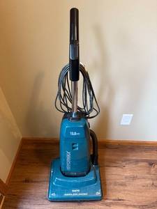 lot 401 image: Sanyo Upright Vacuum Cleaner Model SC-U101 10 AMP