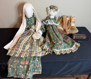 lot 402 image: Vintage Handmade Rag Dolls and Handcrafted Bags Set