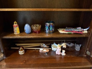 lot 405 image: Collection of Decorative Items Including Figurines, Depression & Carnival Glassware, and More