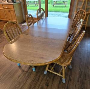 lot 416 image: Oak Dining Table with 6 Chairs