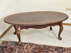 lot 75 image: Traditional Queen Anne Coffee Table