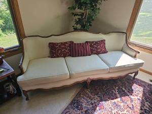 lot 30 image: Vintage Linen Dimond Upholstered French Provincial Sofa