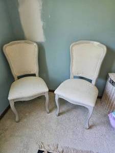 lot 92 image: Traditional Provincial Accent Chairs