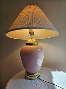 lot 93 image: Retro Post-Modern Pink Jar Lamp