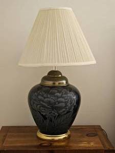 lot 94 image: Peony Etched Retro Jar Lamp