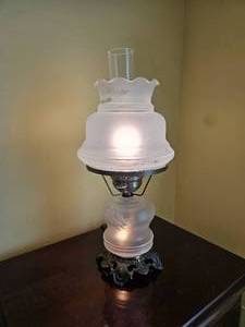 lot 96 image: Vintage Frosted Glass Hurricane Parlor Lamp