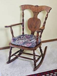 lot 78 image: Traditional Paddle Back Rocking Chair