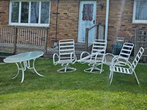 lot 10 image: Cast Aluminum White Patio Table Set
