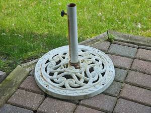 lot 134A image: Cast Iron Floral Patio Umbrella Base
