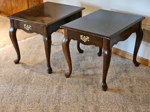 lot 106 image: Mahogany Tone Queen Anne Set of Side Tables