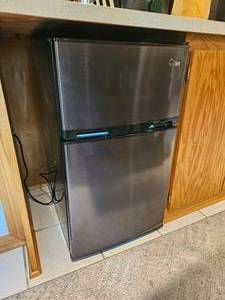 lot 107A image: 3 Cu. Ft. Mini Frigerated from Midea