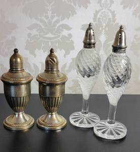 lot 35 image: Elegant Sterling Salt & Pepper Shaker