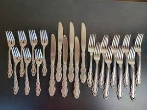 lot 34 image: Gorham Medici Flatware Service