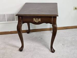 lot 73 image: Beautiful Mahogany Side Table