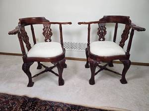 lot 112 image: Vintage Chippendale Mahogany Corner Chair Pair