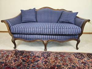 lot 70 image: Vintage Blue Carved Duncan Phyfe Sofa - B
