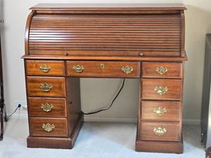 lot 39 image: Breathtaking Mahogany Roll Top Desk