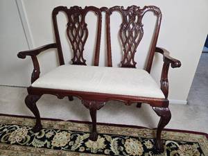 lot 37 image: Vintage Chippendale Mahogany Parlour Settee - B