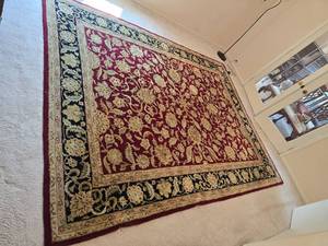 lot 14 image: Beautiful Victorian Style Wool Area Rug - Red  Gold  Black - 1010 x 82