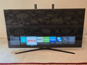 lot 81 image: Samsung 40 Class FHD Smart TV - UN40J5200AF