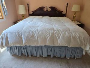 lot 77 image: Wonderful Mahogany King Size Bed Frame