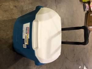 lot 19 image: Coleman CHILLER COOLER 28QT WHL 6220 OCNWW C2  Customer Returns See Pictures