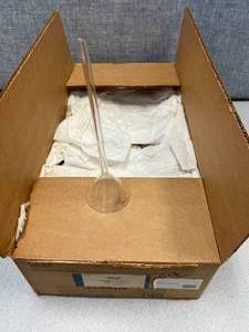 lot 7 image: 36 - Bunsen Funnels, 55mm Diameter, 150mm Stem Merco Glass