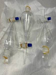 lot 9 image: 3 - Sepratory Funnels With Stopcock 125ml and 100ml