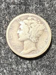 lot 18 image: 1928-D US MERCURY DIME