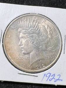 lot 32 image: 1922 US PEACE SILVER DOLLAR