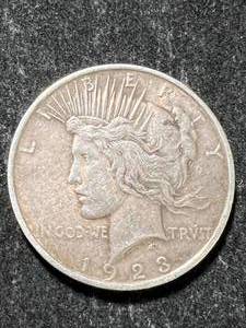 lot 51 image: 1923 US PEACE SILVER DOLLAR