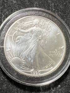 lot 72 image: 1990 AMERICAN SILVER EAGLE 1 TROY OZ .999 FINE SILVER IN AIRTITE