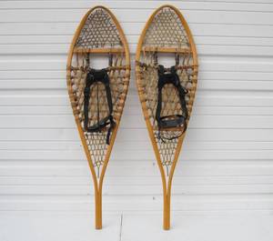 lot 11 image: Quality Vintage Pair of Show Shoes - Made in Canada