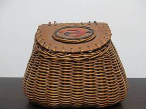 lot 15 image: Great Looking Vintage 1930s-40s era Fishing Creel