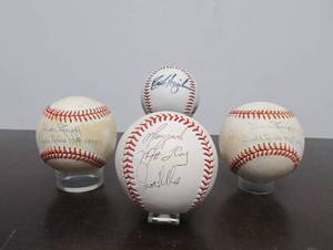 lot 17 image: Lot of 4 Vintage Authentic Autographed Baseballs
