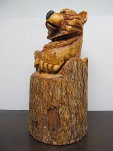 lot 18 image: Nice Looking Rustic Carved Log Bear 
